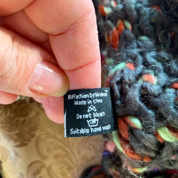 Hat, scarf and hand warmers - Picture 3 of 6